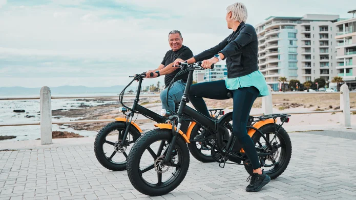E Bike Sicherheit Senioren auf einem E-Bike