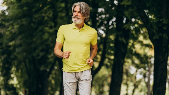Marathon laufen im Alter Marathon laufen im Alter – Älterer Mann beim Joggen im Wald; Illustration zu Ausdauertraining, Herz-Kreislauf-Vorsorge und Vitalität.