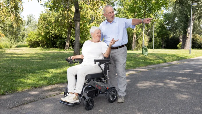 Faltbarer Elektrorollstuhl Elektro-Rollstühle: leicht, faltbar und einfach zu transportieren.