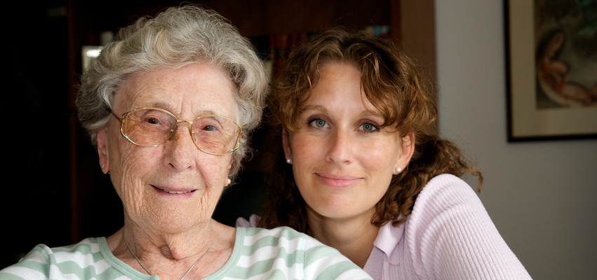 Senioren mit 24-Stunden-Pflegerin 