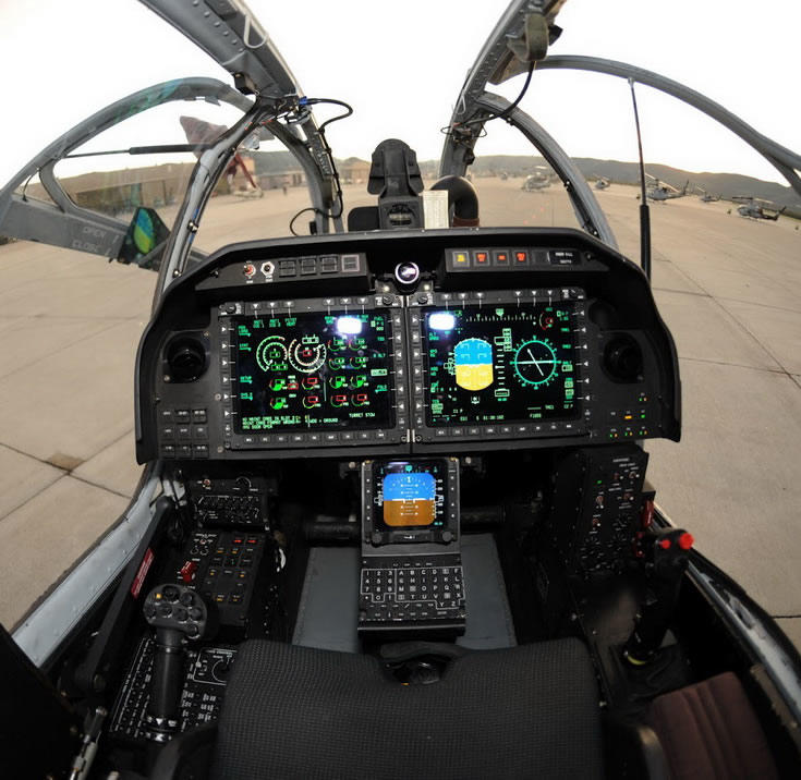 t577dc4_Bell_AH-1_Viper_Helicopter_Cockpit.jpg