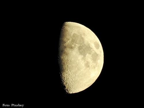 moon-2752313_960_720.jpg