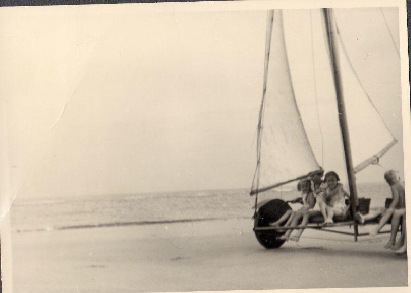 Foto 69 tolles Strandsegeln ohne Buhnen ging nur auf Juist 1952.jpg