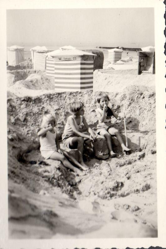 Foto 33 und die Mädels haben sich eine Sandbank gebaut.jpg