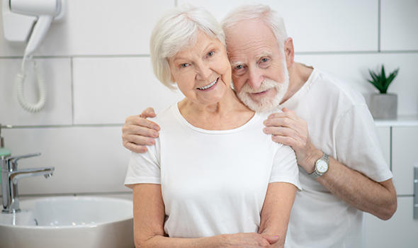 Freepik_happy-couple-elderly-couple-in-the-bathroom-looking-happy-and-smiling_zinkevych.jpg