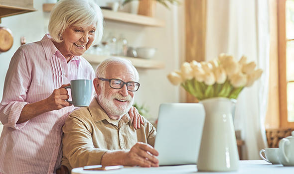 Freepik_happy-elderly-couple-using-laptop-while-spending-morning-together-at-the-kitchen_smytro_sidelnikov.jpg
