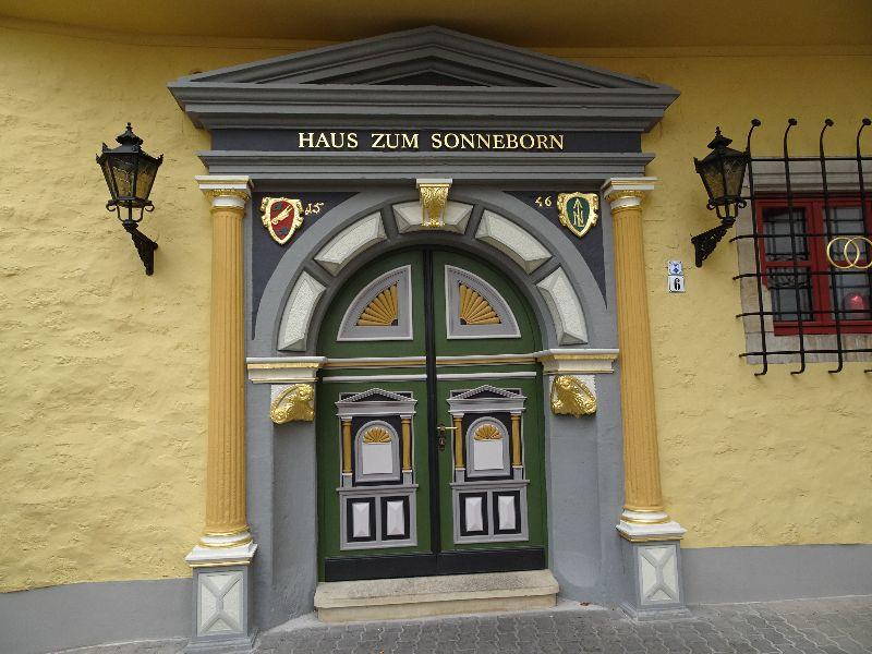 Haus zum Sonneborn (Tür).JPG