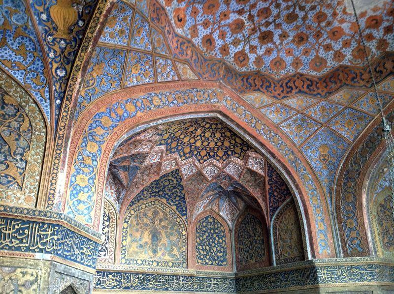 Beautiful-Interior-Decoration-At-Taj-Mahal.jpg