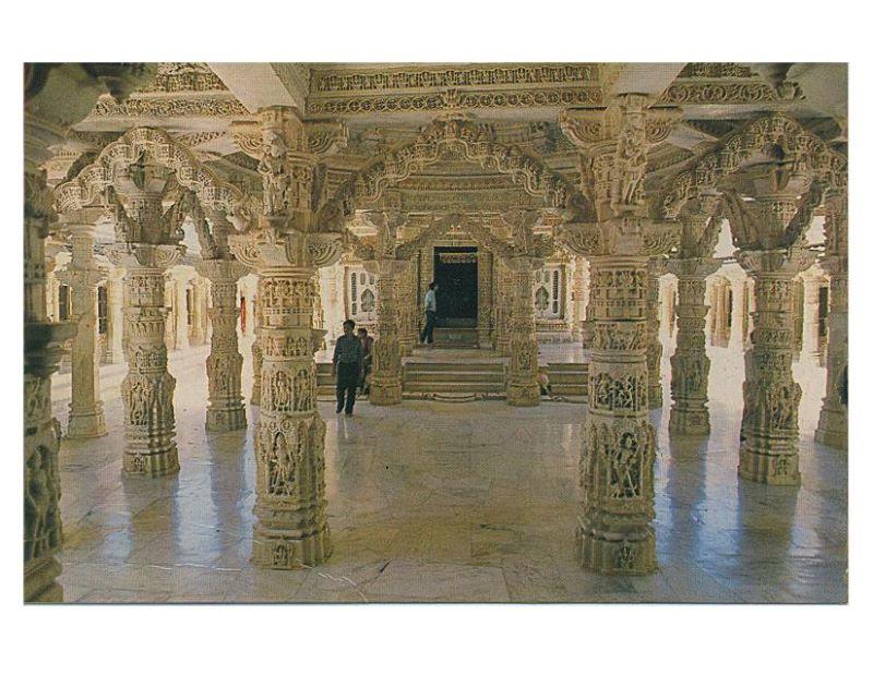 Jain Tempel mit 1.200 Marmosäulen.jpg