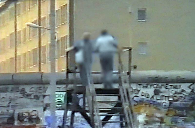bAussichtsplattform über die Mauer 1988.JPG