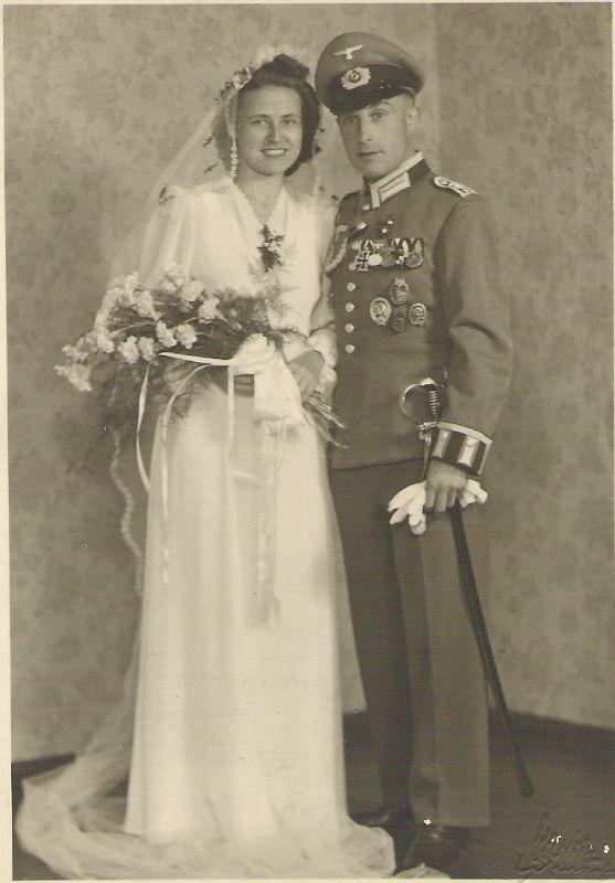 17-07-1943 Hochzeit Eltern.jpg