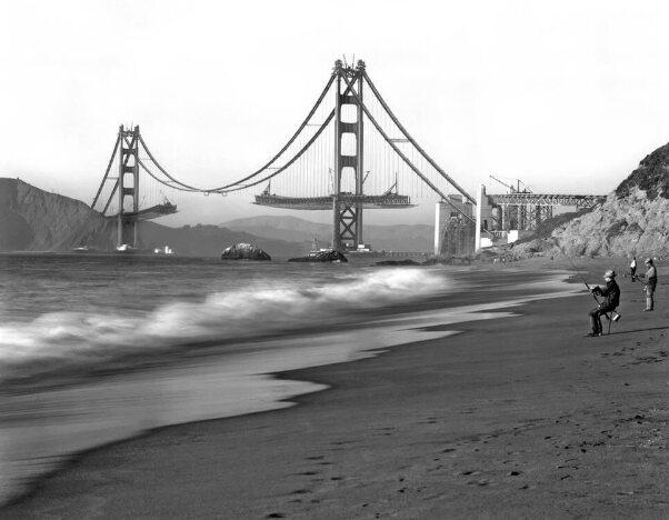 Die-Golden-Gate-Bridge-im-Aufbau-1935.jpg