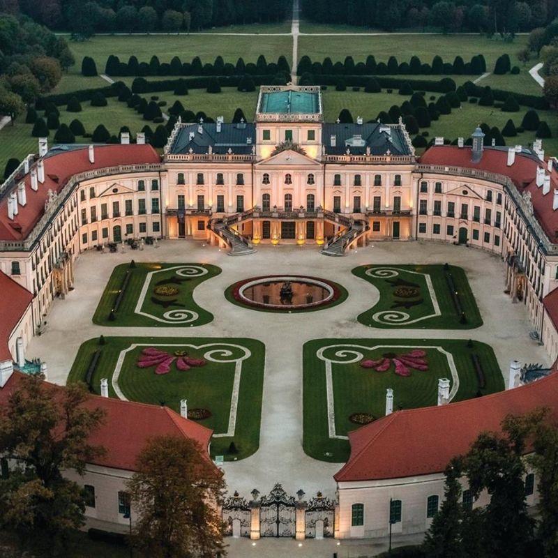 Schloss Esterházy in Fertőd.jpg